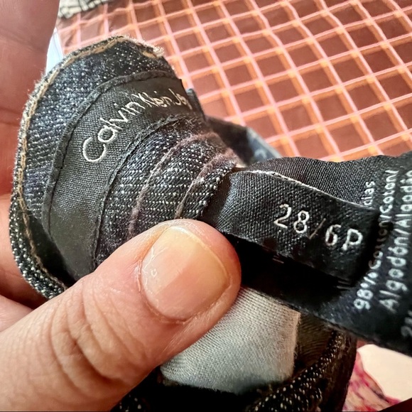 Summer Special Calvin Klein Straight Leg Slimming Denim Jeans in Size 28 - Picture 12 of 16